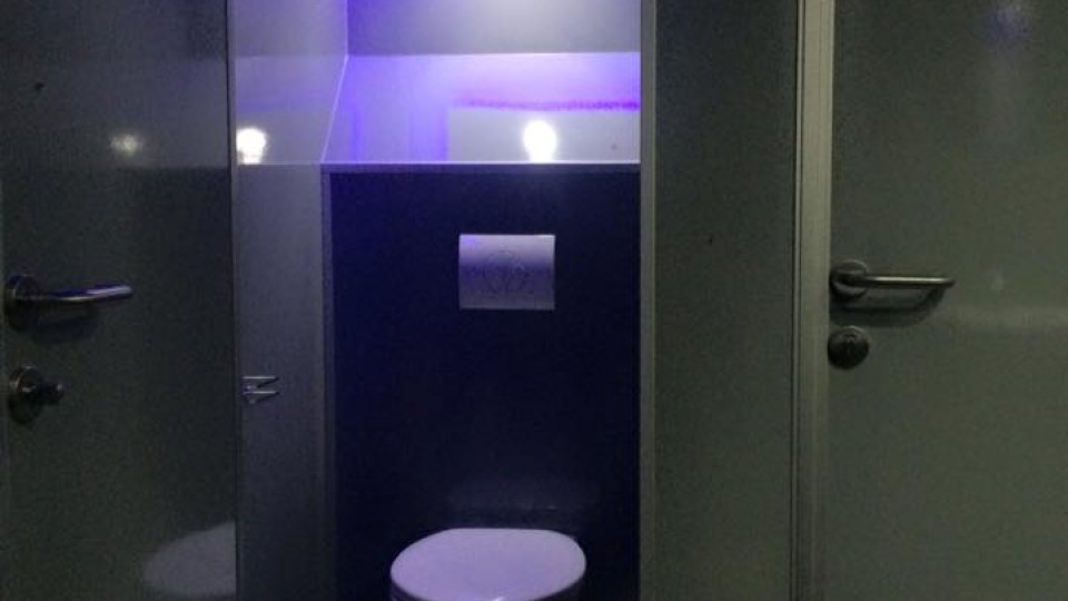 VIP toiletwagen herentoilet en urinoirs